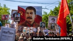 Бишкекте өткөн "Өлбөс полк" жүрүшү. 