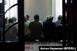 Віруючі в бахчисарайській мечеті