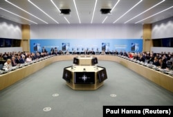 Trump je toliko bio oštar da su čelnici Saveza morali zamoliti predsjednike Ukrajine i Gruzije, koje nisu članice Alijanse, da napuste prostoriju za sastanke