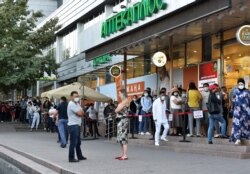 Очередь в аптеку, Алматы, 29 июня 2020 года.