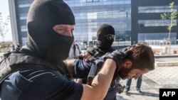 Косовската полиција спроведува во суд екстремист (архивска фотографија)