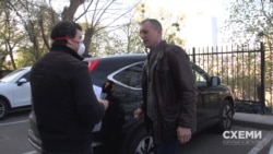 «Схеми» спробували поговорити про київську оселю та автівку із самим Денисом Колесником