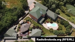 Маєток у селі Забір’я під Києвом, який екс-генпрокурор Віктор Шокін подарував своїй малолітній дочці Вероніці-Анастасії Гриневич