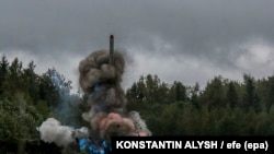 "Искандер-М" ракетасы Орусиянын аймагындагы машыгууда атылган учур. 18-сентябрь, 2017-жыл.