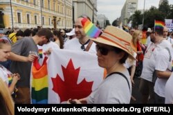 Іноземні дипломати на Марші рівності. На передньому плані – колишня посол Великої Британії Джудіт Гоф