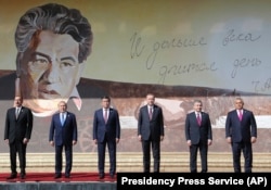 Türk geňeşine agza ýurtlaryň döwlet baştutanlary. Çolpon-Ata, Gyrgyzystan. 3-nji sentýabr, 2018-nji ýyl.