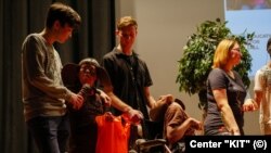 "КИТ" орталығына қатысушы балалар "Джунгли кітабы" спектаклінің дайындығы кезінде. Астана, маусым, 2018 жыл.