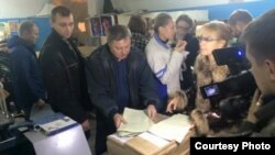 Активисты обнаружили в типографии "Приазовский рабочий" неупакованные бюллетени