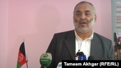 ارشیف، د افغانستان د طبیعي پېښو پر وړاندې د اماده‌ګۍ ادارې مرستیال محمد اسلم سیاس یوه خبري غونډې ته د وینا پر مهال