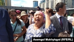 Акция протеста матерей в столице. Они требуют решить жилищный вопрос. Июль 2019 года