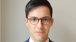 علی واعظ: مذاکره نکردن با آمریکا بازی کردن در زمین اسرائیل است