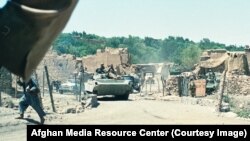 საბჭოთა კავშირის საველე ბაზა. ფოტოპროექტისთვის მომუშავე 20-ზე მეტი ფოტოგრაფი და ჟურნალისტი დაშავდა, ორი კი მოკლეს.