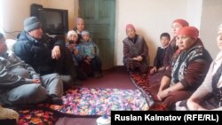 Айнагүл Маматованы кошуналары да колдоп жатышат.