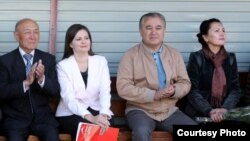 "Ата Мекен" партиясынын катарында экс баш прокурор Аида Салянова да депутаттыкка аттанган.