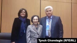 Профессорлор Жылдыз Орозобекова, Лаң Йиң жана Сулайман Кайыпов. Үрүмчү. 24.10.2015.