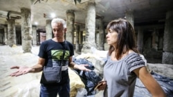 Екскурсія до місця археологічних знахідок. Праворуч – Ольга Рутковська. Київ, 4 вересня 2018 року