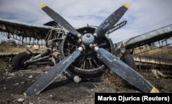 На території Міжнародного аеропорту «Луганськ» після боїв Збройних сил України із російськими гібридними силами, 14 вересня 2014 року