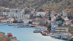 Вид на набережную Назукина с мыса Курона