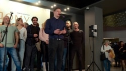 Нариман Алиев (в центре) на презентации фильма «Домой» в Киеве, ноябрь 2019 года