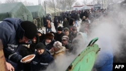 Pred humanitarnim centrom u redu za stoji više od 2.000 ljudi