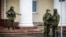 Ілюстративне фото. Російські «зелені чоловічки» у Сімферополі, 28, лютого 2014 року