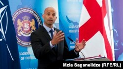 ჯეიმს აპატურაი