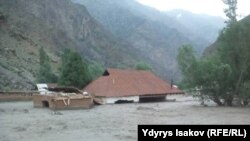 Сели и паводки ежегодно становятся причиной разрушения десятков домов.