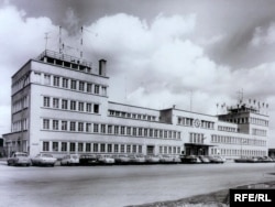 Стары будынак аэрапорту, у якім спачатку ў Мюнхене, у 1953–1967 гадах, разьмяшчаўся офіс Радыё Свабода