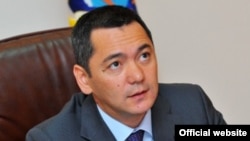 Мурдагы премьер-министр Өмүрбек Бабанов 33 млн. сом киреше көргөн.