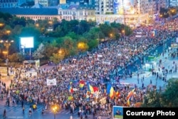 Mii de români au ieșit pe străzi în 2013 pentru a protesta împotriva exploatării aurului cu cianuri