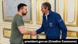 Президент Володимир Зеленський і голова МАГАТЕ Рафаель Ґроссі (праворуч). Київ, 6 жовтня 2022 року