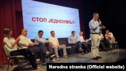 Savez za Srbiju, najveća opoziciona grupacija, objavila je svojih 30 programskih tačaka. Među njima takođe nema puta Srbije u EU