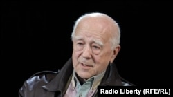 Виталий Коротич