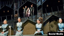 "Үлеп яратты" спектакленнән күренеш