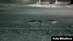 Пешеходы жалуются на автомобилистов, а водители — на ямы и выбоины на дорогах