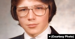 Шкільне фото Володимира Половчака з його архіву