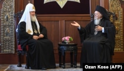 Патріарх РПЦ Кирило і Вселенський патріарх Варфоломій I під час зустрічі в Стамбулі, 31 серпня 2018 року