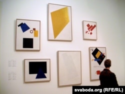 Картини Казимира Малевича в нідерландському музеї Stedelijk, який в 2023 році переписав його з росіянина на українця