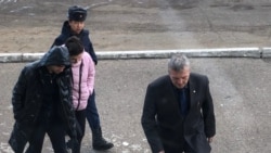 Мухатов в военной форме. Перед заседанием