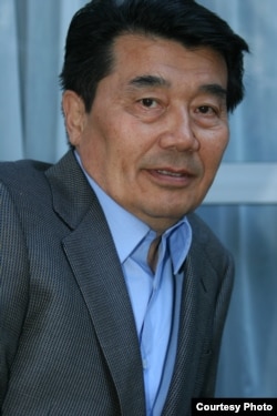 Акежан Кажегельдин, лидер казахской оппозиции в изгнании. Страсбург, 25 апреля 2006 года.