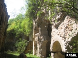 Тараканівський форт, військова фортеця в руїнах у Дубно, Рівненська обл., 12 листопада 2008 року