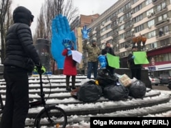 Акція еко-активістів до Дня переробки відходів