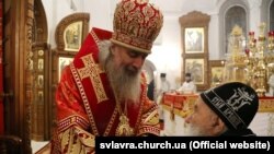 Настоятель Святогірської лаври митрополит УПЦ (Московського патріархату) Арсеній (Яковенко) під час відзначення Великодня у лаврі, 19 квітня 2020 року