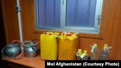 در افغانستان مواد مخدر کیمیاوی با استفاده از امکانات محلی و وسایل ابتدایی تولید و به بازار عرضه میشود.