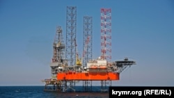 Бурова установка «Петро Годованець» – одна з так званих «вишок Бойка» – на шельфі Чорного моря поблизу Криму, 2012 рік
