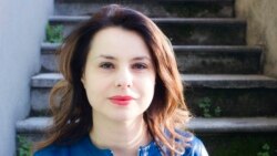 Regizoarea și scriitoarea Gianina Cărbunariu