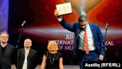 Сүриядән килгән иҗат төркемен бүләкләү