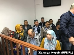 Приехавшие на судебный процесс из Узбекистана родственники погибших в автобусе. Актобе, 3 сентября 2018 года.