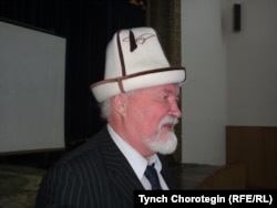 Кыргыздарпдын жана башка көчмөндөрдүн аскердик өнөрүн изилдеген археолог Юлий Худяков. 16-ноябрь, 2012-жыл.