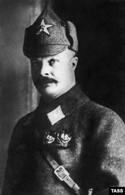 Советтик даңазалуу колбашчы Михаил Фрунзе. 1923-жыл.